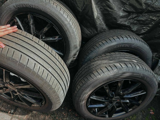 Avus Racing felni és Vredestein abroncs