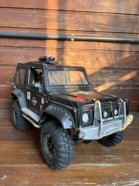 Axial scx10 Suzuki Samurai rc auto