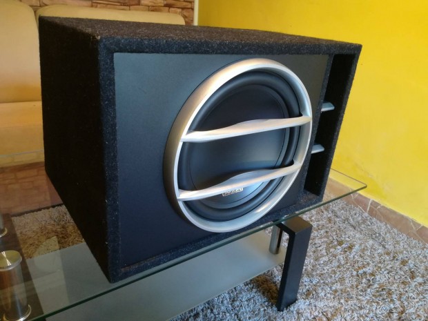 Axton AX-B30 autós mélyláda 600 w