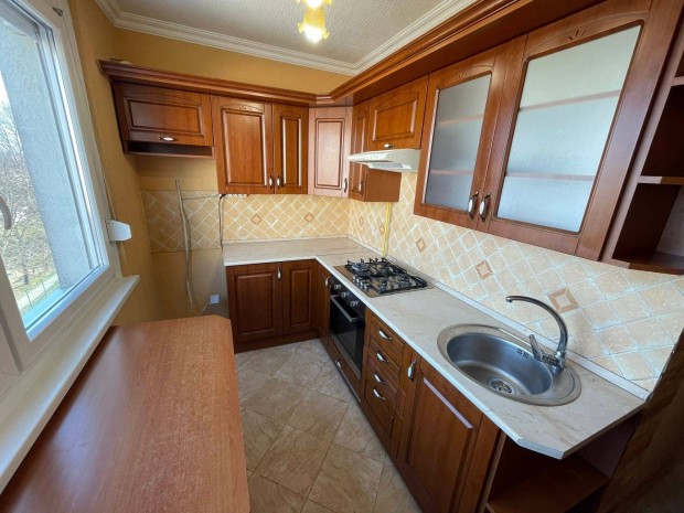 Azonnal birtokba vehet� 1+2 szob�s, erk�lyes, 62 nm-es lak�s elad�!