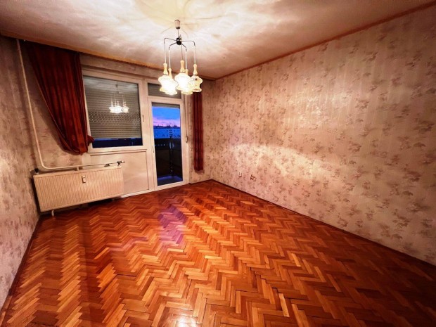 Azonnal birtokba vehet� Nagy konyha-�tkez�s, 2 szob�s, erk�lyes lak�s