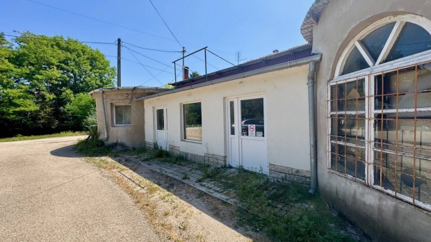 Azonnal birtokba vehet�, 115 nm-es �zlethelyis�g elad�!