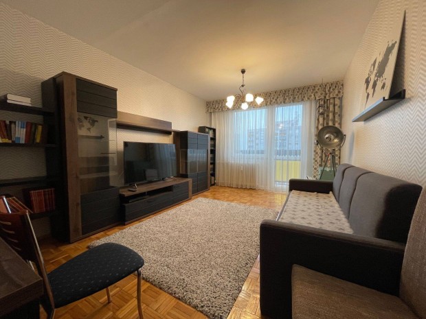 Azonnal birtokba vehet�, 2 szob�s, erk�lyes lak�s elad�!