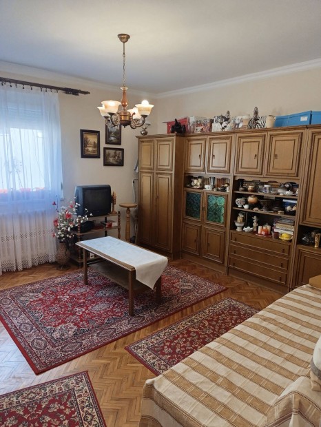 Azonnal birtokba vehet�, j� �llapot�, 3 szob�s csal�di h�z elad�!