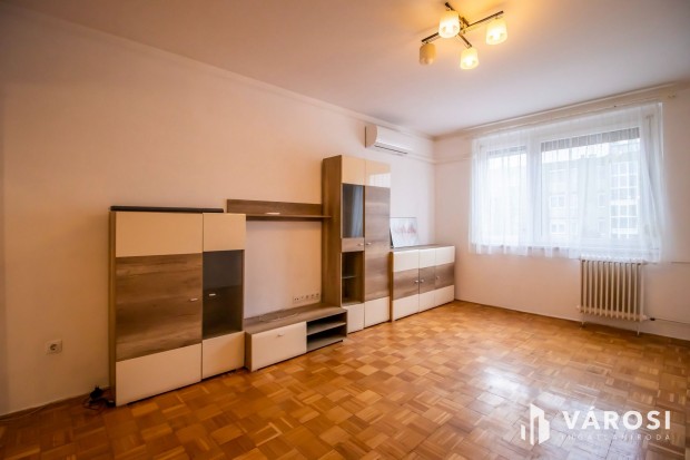 Azonnal k�lt�zhet� 3 szob�s lak�s