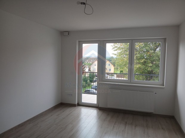 Azonnal k�lt�zhet� 4 szob�s erk�lyes lak�s.