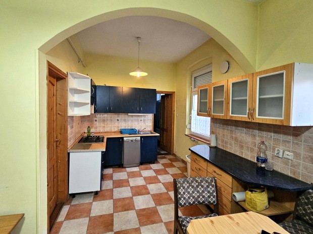 Azonnal k�lt�zhet� csal�di h�z Kalocs�n