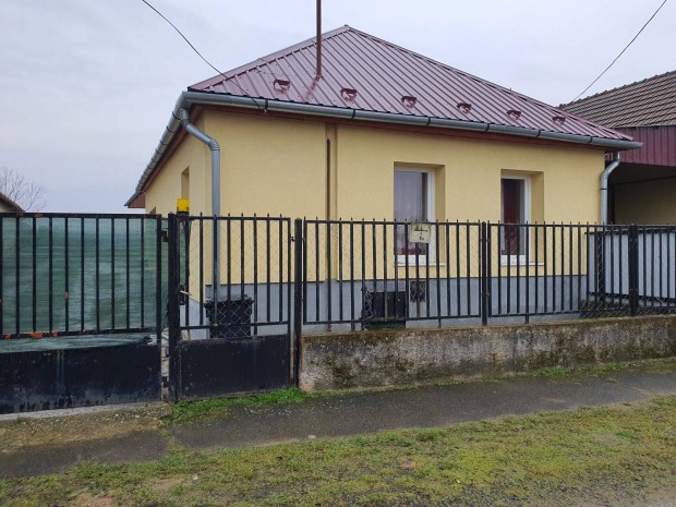 Azonnal k�lt�zhet� h�z Ny�rl�v�n !