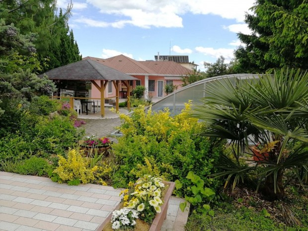 Azonnal k�lt�zhet� h�z elad� Vonyarvashegyen