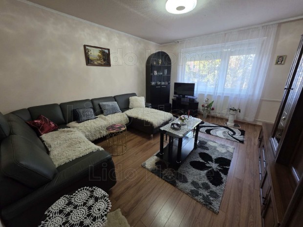 Azonnal k�lt�zhet� lak�s, j� helyen