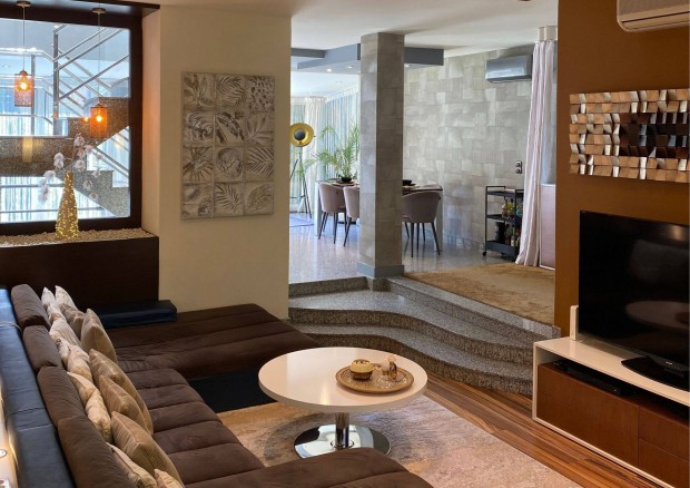 Azonnal k�lt�zhet� luxus csal�di h�z elad� Zugl�ban