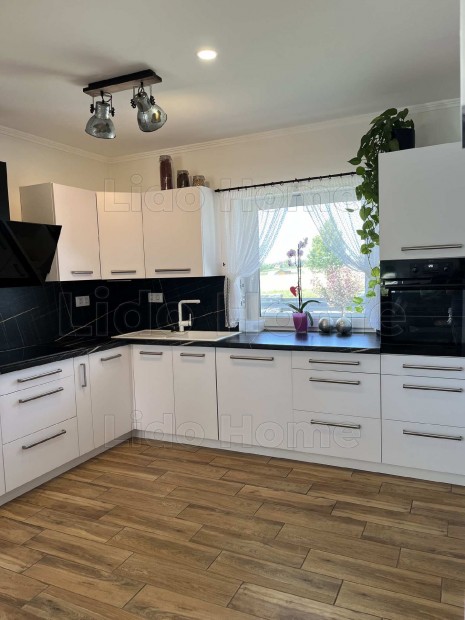 BALATONI PANOR�M�S, �SZ�MEDENC�S, �JSZER� CSERSZEGTOMAJI CSAL�DI H�Z