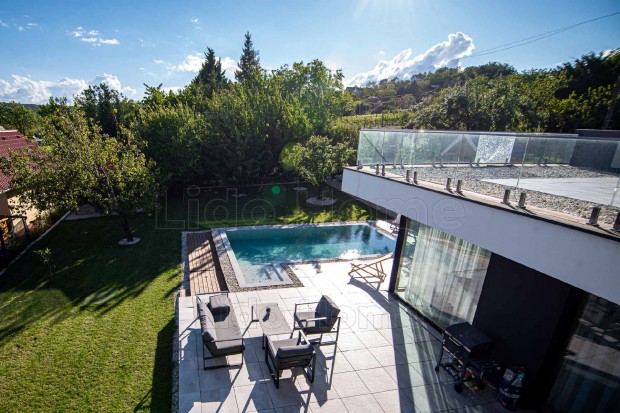 BALATONI PANOR�MA �S MEDENCE BALATONALM�DIBAN