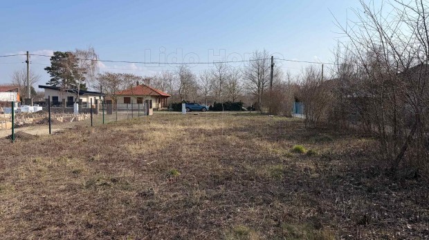 BALATON K�ZELI CSATORN�ZOTT �P�T�SI TELEK SI�FOK-S�ST�N!