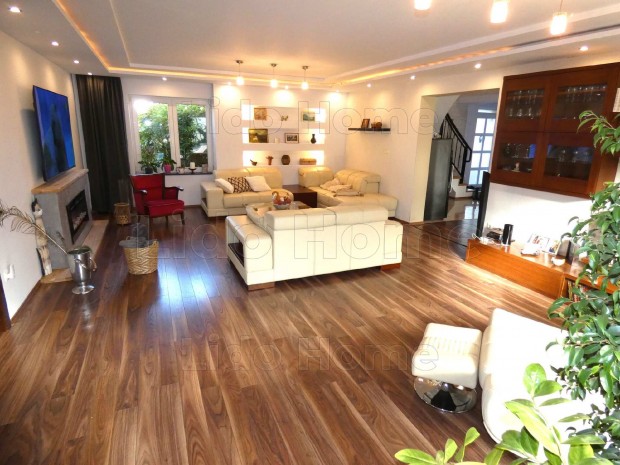 BALATON-PART K�ZELI MEDENC�S LUXUSH�Z SI�FOK BELV�ROS�BAN!