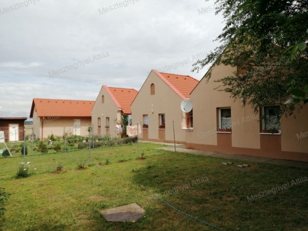 BEFEKTET�K FIGYELEM  KIV�TELES LEHET�S�G A HAT�R MENT�N!