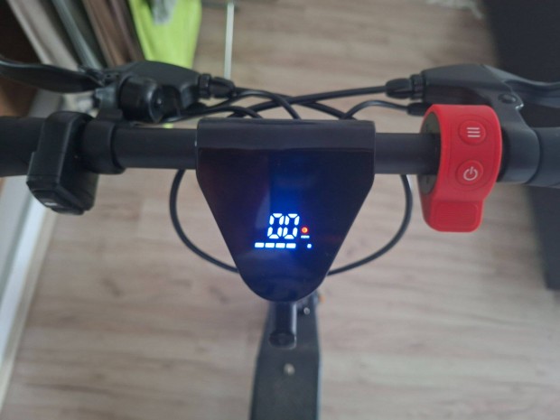 BE COOL eSCHi1 elektromos roller �jszer�, garanci�s