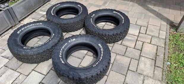 BFG AT Terep Autógumi 235/70 R16