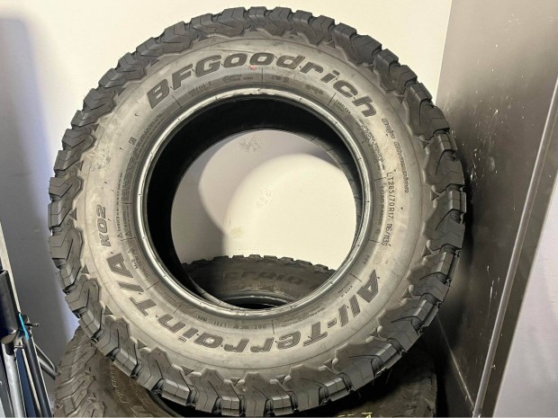 BF Goodrich AT KO2 285/70R17
