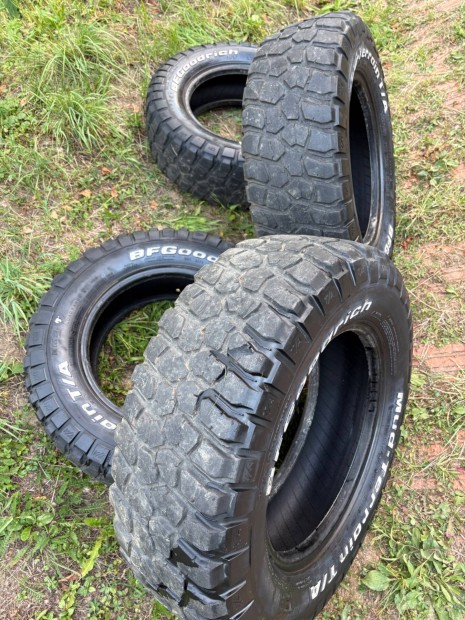 BF Goodrich Mud Terrain 245/70 17