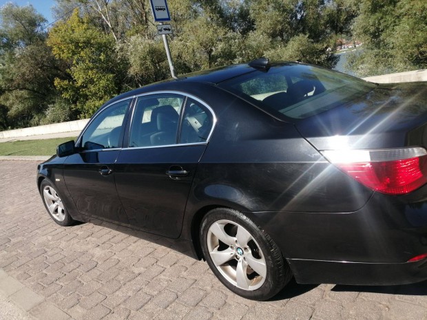 BMW525 Da fekete