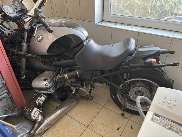 BMW 1100 RT Fűzött kerekek, alkatrészek.