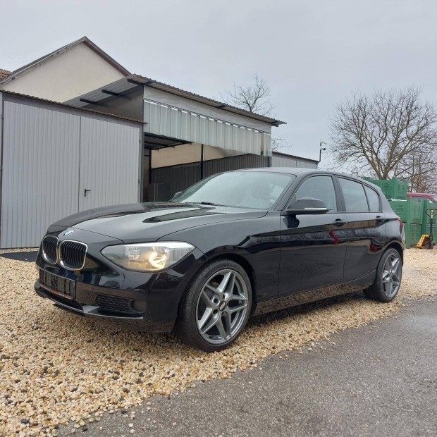 BMW 114i j vezrls!Full nagyszerviz!