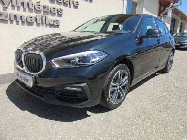 BMW 118i DKG Első Tulaj ! 30 Ezer km ! Navi. St...