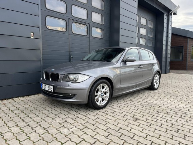 BMW 120d Szervizknyv / Korrzimentes / Bixeno...