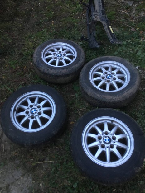 BMW 15" felni tli gumival 