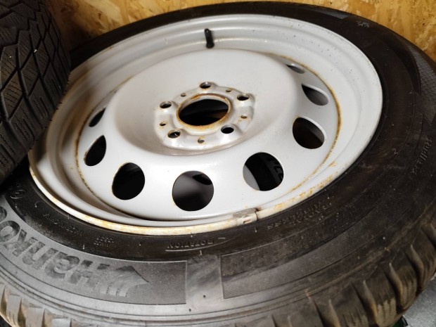 BMW 16" lemezfelni Hankook t�ligumival.