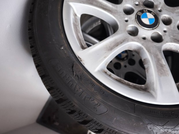 BMW 17" felni gumival 