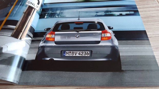 BMW 1 E87 (2004) magyar nyelv prospektus, katalgus.