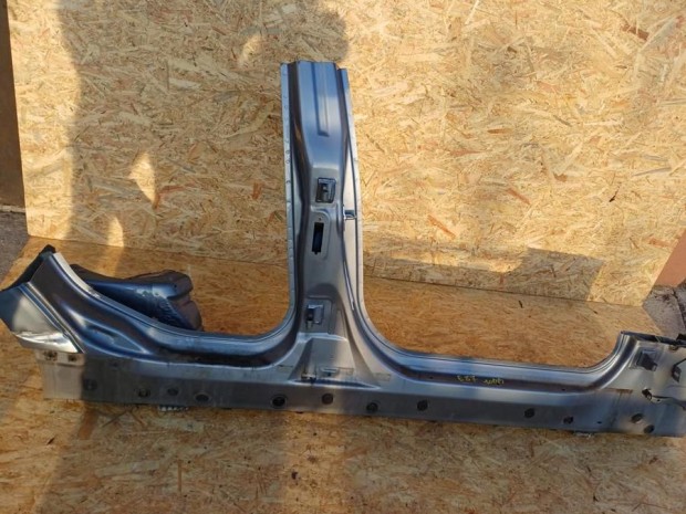 BMW 1 E87 (2005-2011) Jobb Kszb