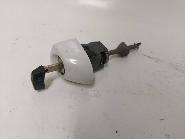 BMW 1 e81 e82 e87 e88 bal első zárbetét ajtó zár ajtózár