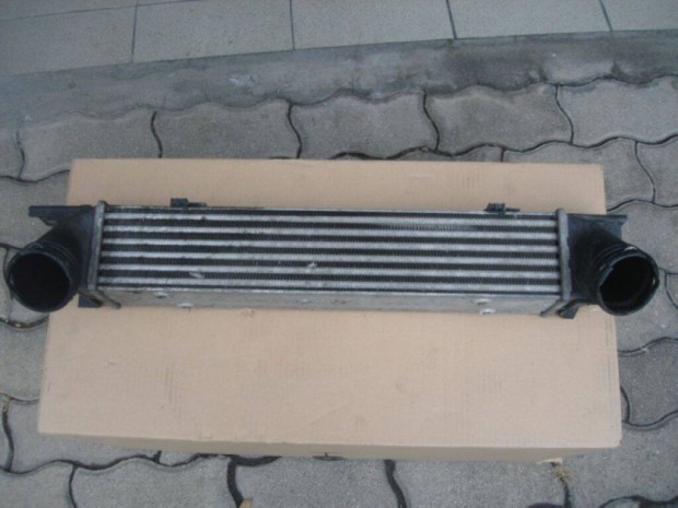 BMW 1-es 3-as E87-E90 gyári intercooler hűtő 3093796