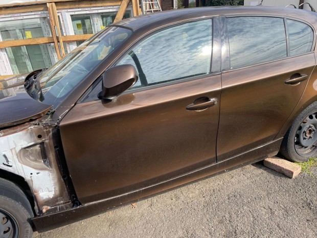 BMW 1-es E87 bal első ajtó Marrakesh barna színben eladó