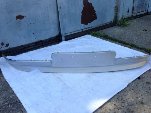 BMW 1-es E87 h�ts� l�kh�r�t� burkolat als� r�sz ez�st - met�l sz�nben