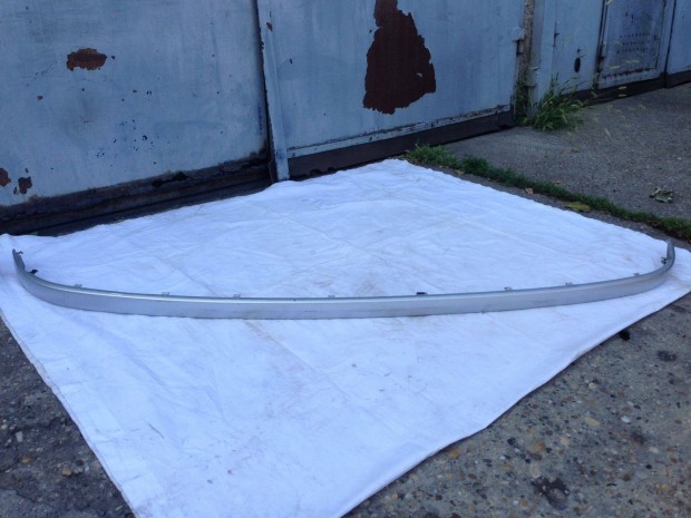 BMW 1-es E87 h�ts� l�kh�r�t� burkolat k�z�ps� bet�t, ez�st - met�l