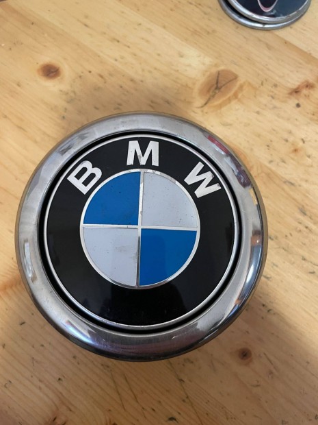 BMW 1-es F20, F21 csomagtér ajtó nyitó, hátsó embléma kompletten