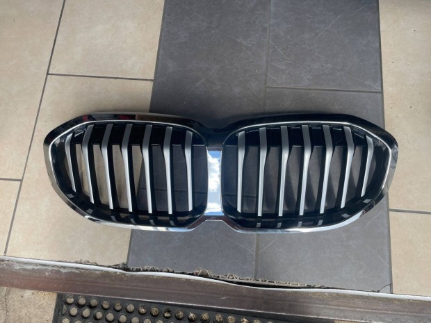 BMW 1-es F40 gyri luxury vese, grill, htrcs 51135A39367 elad