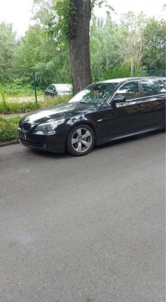 BMW 2006.elado mkdkpes egy kis koccans a volt a lkhrtk srlt