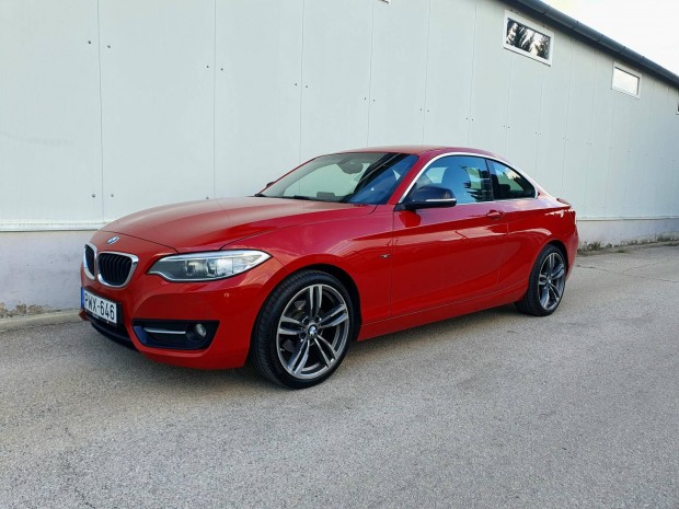 BMW 218d Sport Friss m�szaki! Nagyon sz�p eszt�...