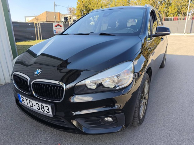 BMW 218i Luxury (7 szem�lyes ) Megk�m�lt �s j�...