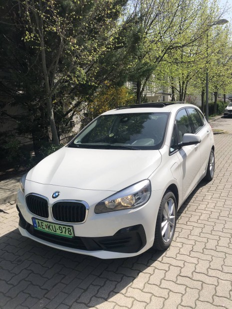 BMW 225 xE plug-in hybrid Panoráma 50 km. Elektromos hatótáv