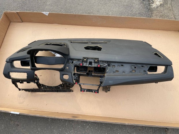 BMW 2-es F45, F46 gyári bontott műszerfal eladó