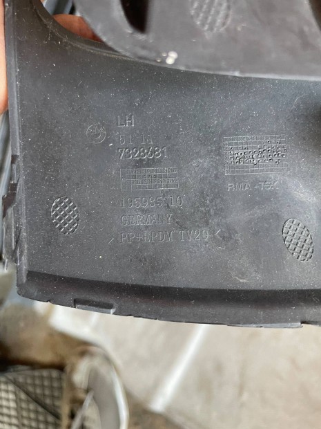 BMW 2-es sorozat F45/F46 bal első radaros ködlámpa takaró 51117328681