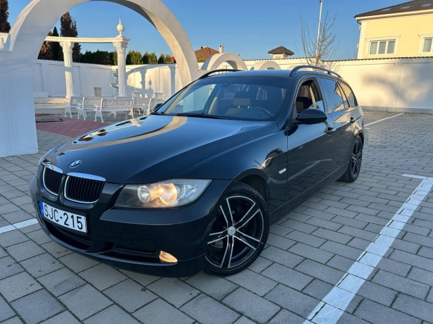 BMW 318i Touring Friss Műszaki+Horog+Digit Klím...