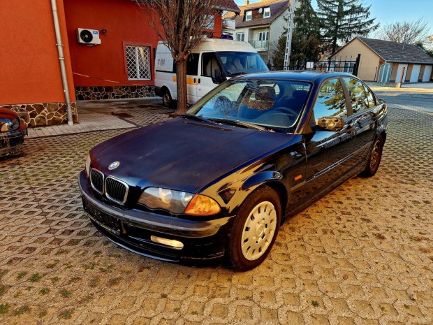 BMW 318i.......
