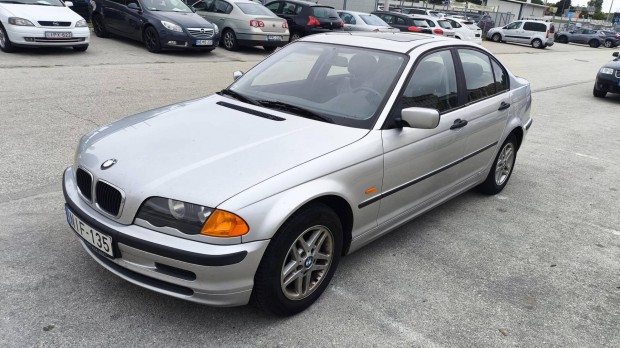 BMW 318i.......